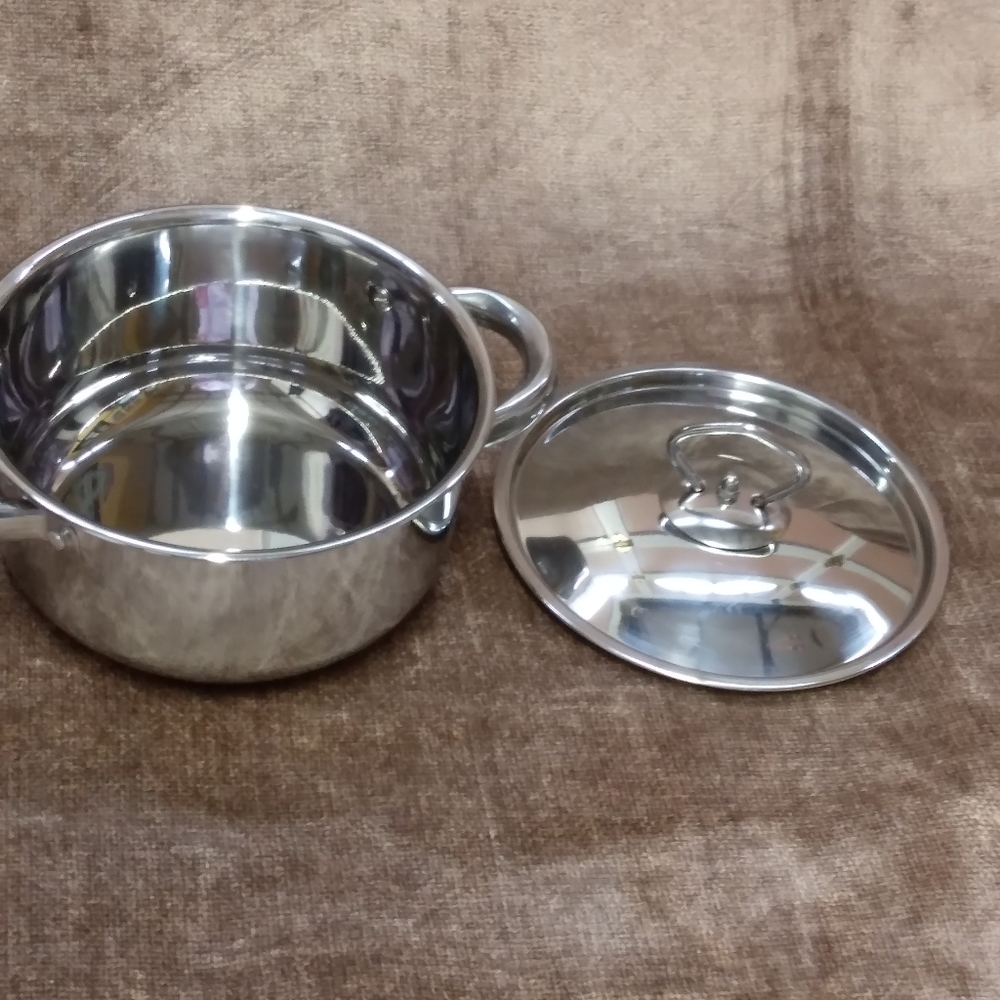 Sauce pot with lid